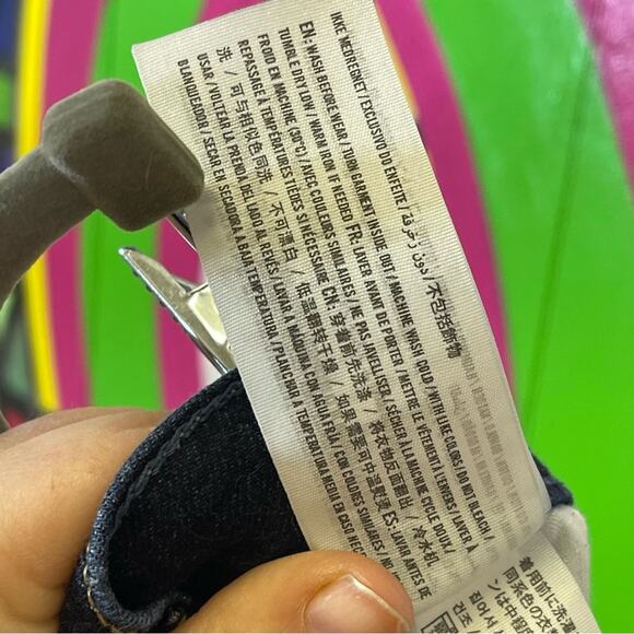 Hollister Midi Short. Dark Wash. Size 7. In excellent condition! - Picture 5 of 5